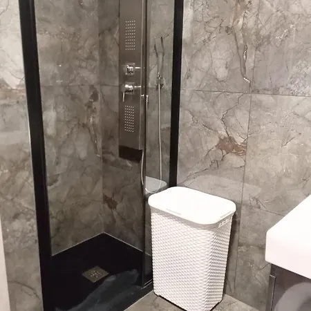 Paola With Free Private Parking Place Appartement