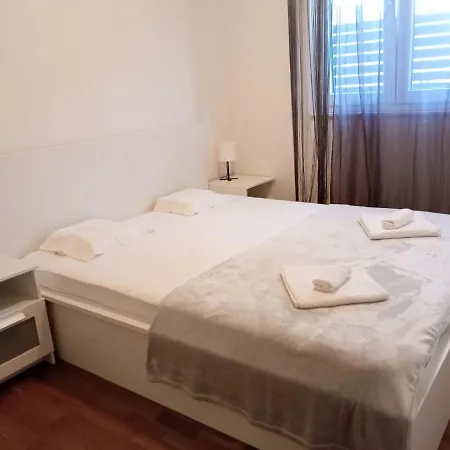 Paola With Free Private Parking Place * Split