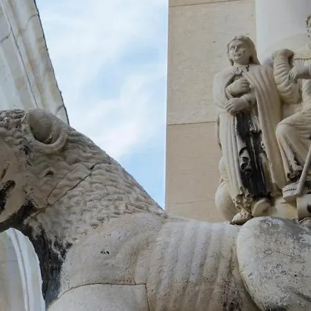 Paola With Free Private Parking Place *